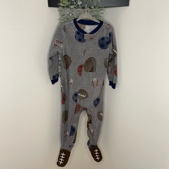 NWOT Bundle Of Two Zippered Fleece Onesies 24 Months Gerber & Carter’s - Picture 9 of 12